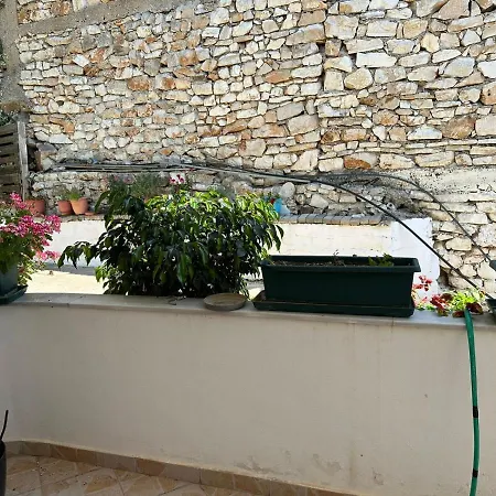Bledi Appartamento Sarandë